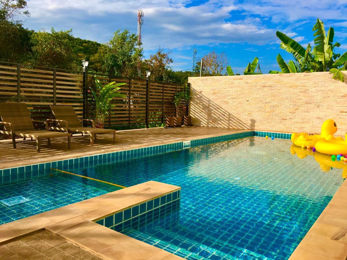 Готель Koh Larn Riviera Екстер'єр фото
