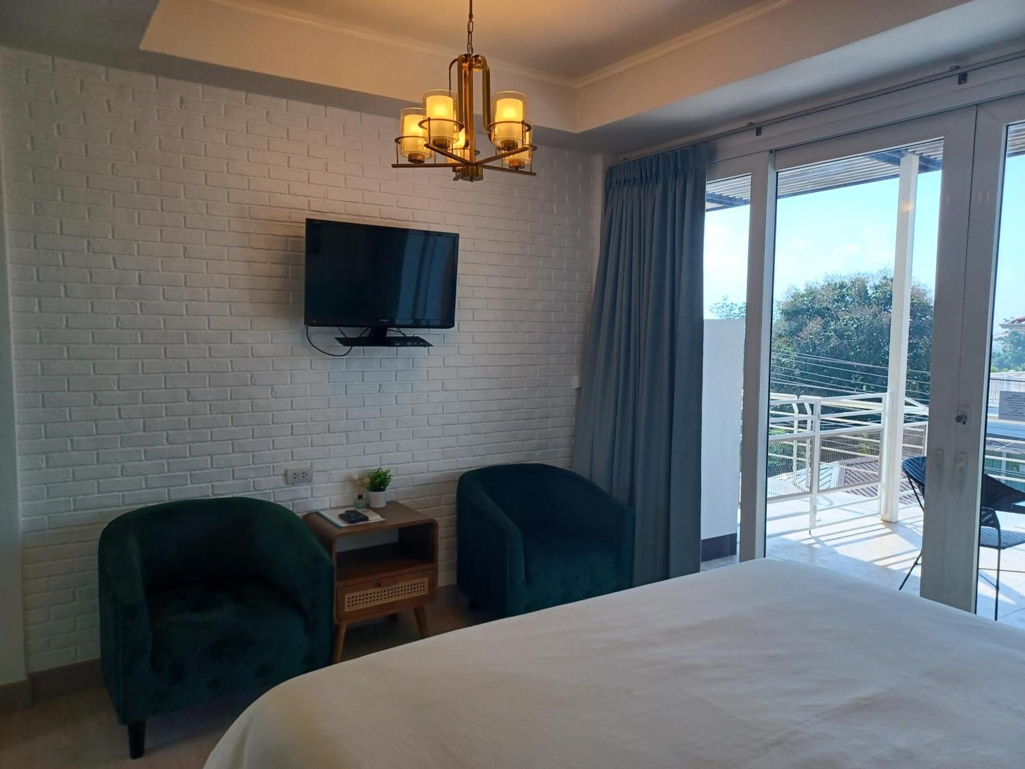 Готель Koh Larn Riviera Екстер'єр фото