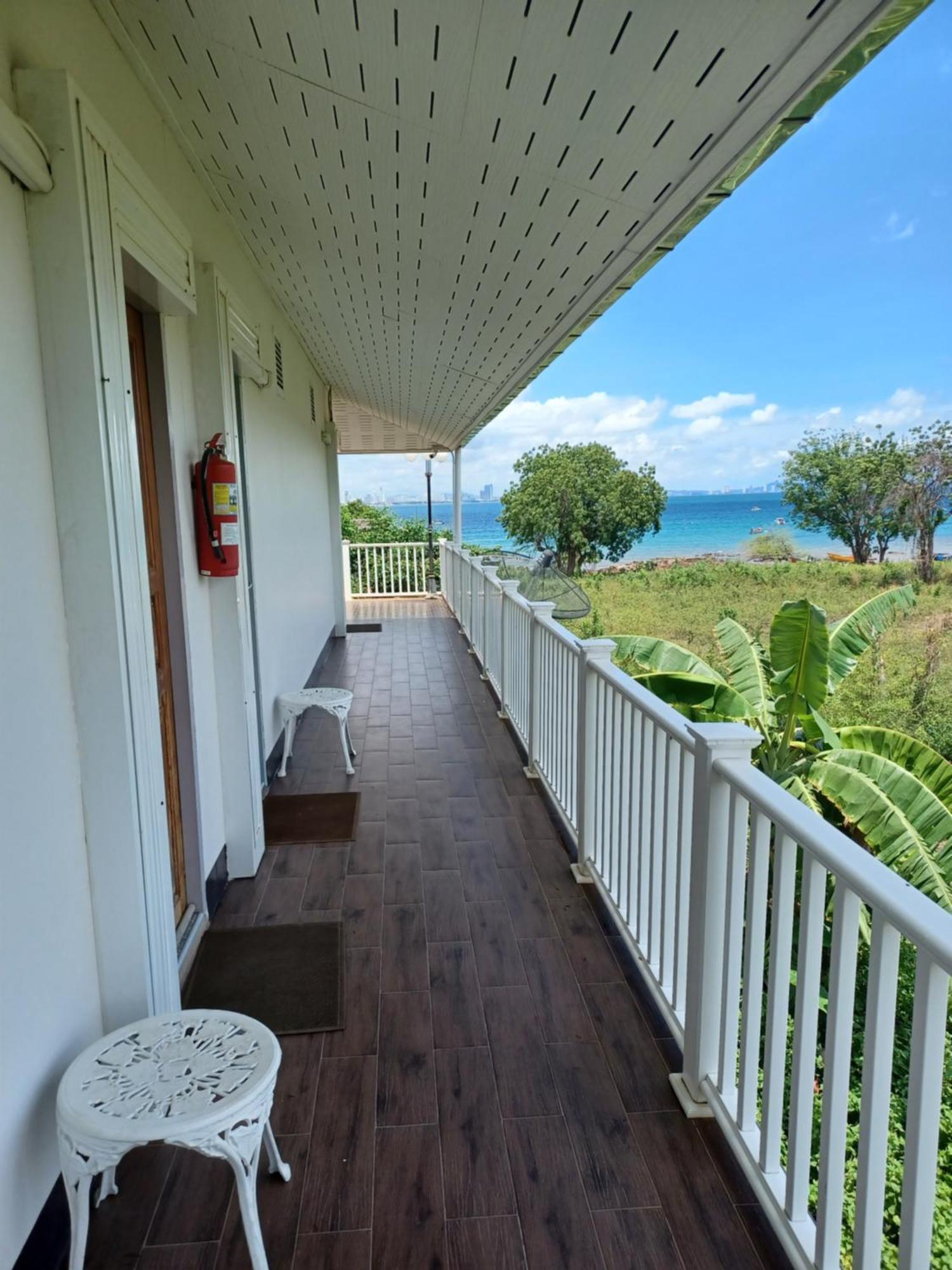 Готель Koh Larn Riviera Екстер'єр фото