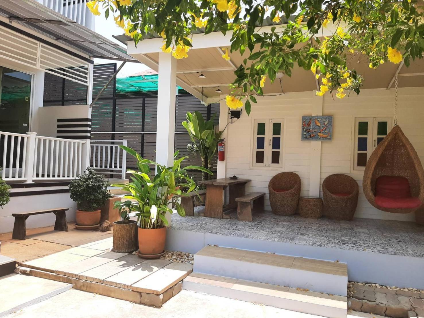 Готель Koh Larn Riviera Екстер'єр фото