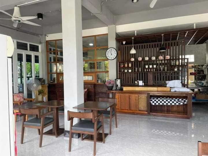 Готель Koh Larn Riviera Екстер'єр фото