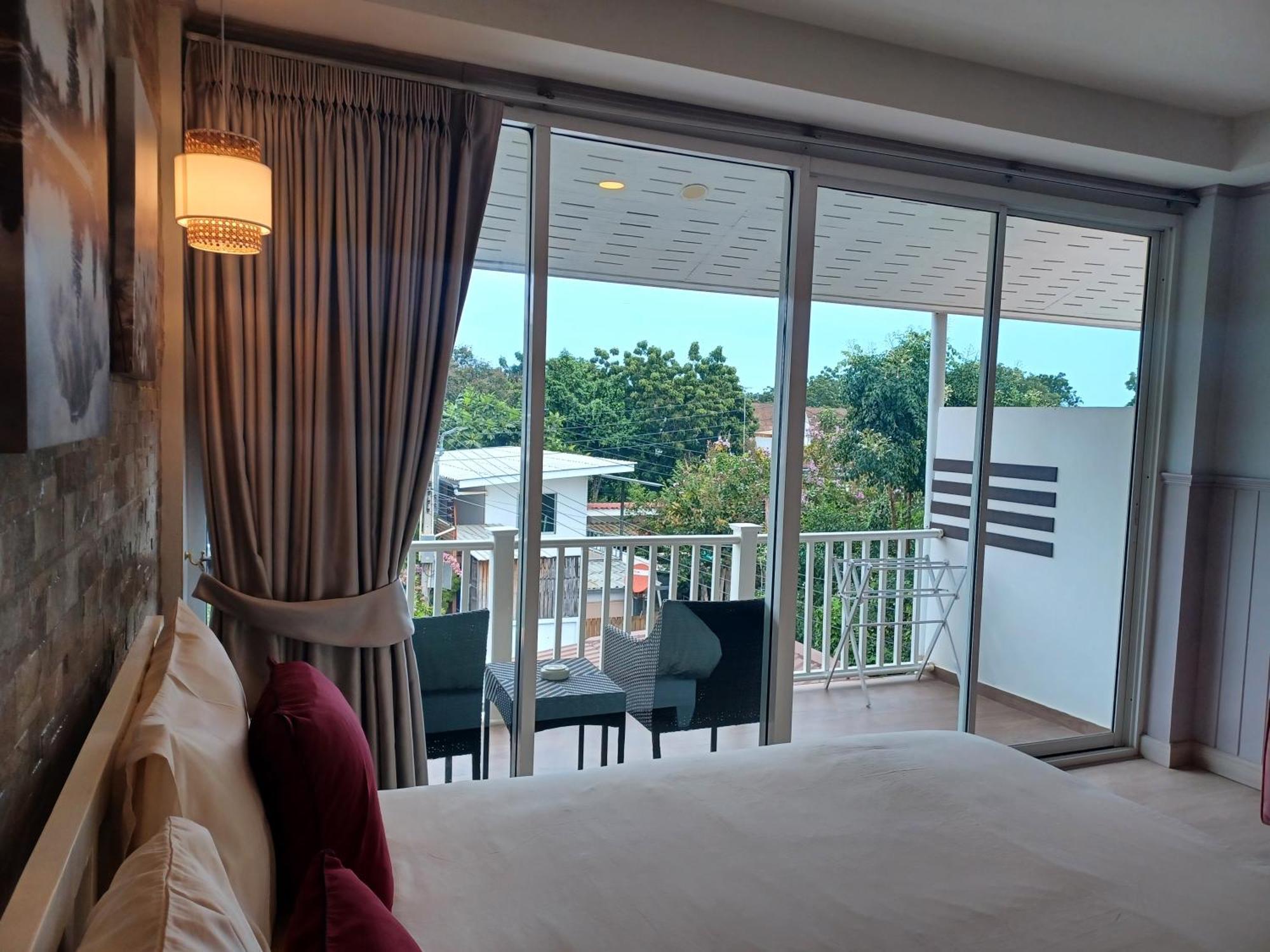 Готель Koh Larn Riviera Екстер'єр фото