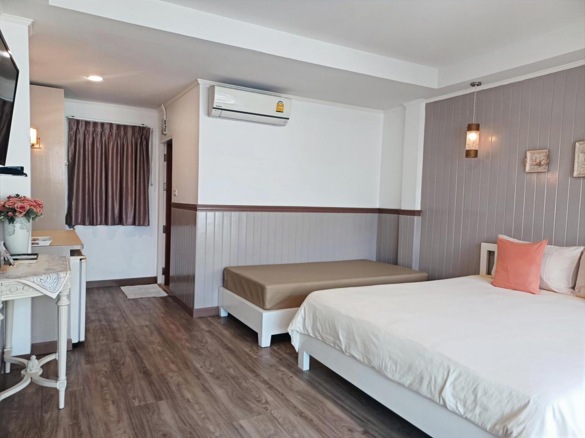 Готель Koh Larn Riviera Екстер'єр фото